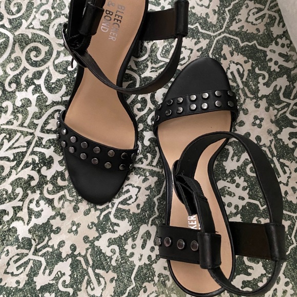 BLEECKER & BOND Carmen Sandal - Picture 2 of 6